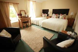 Отели типа «постель и завтрак» Ballinsheen House & Gardens Лисдунварна Трехместный номер Делюкс-2
